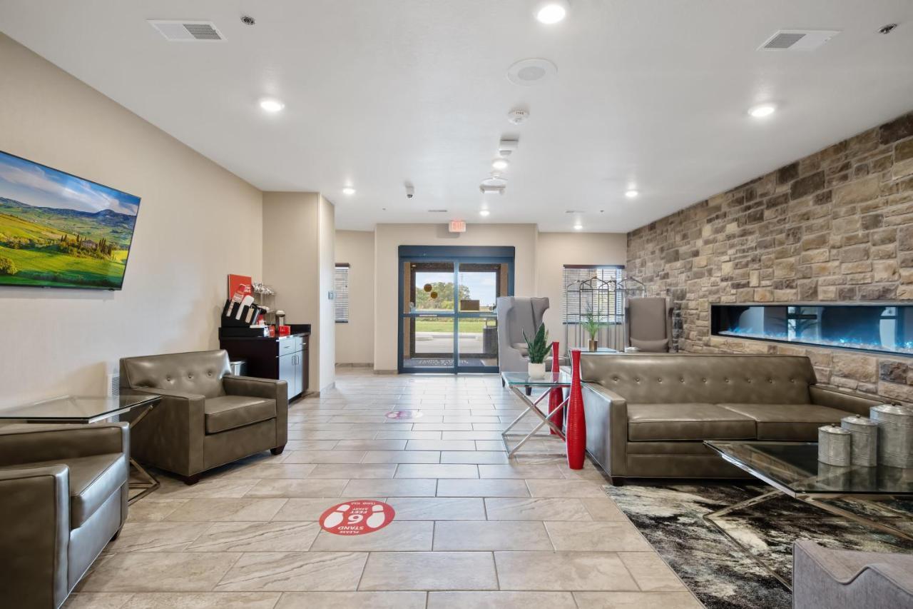 Cobblestone Hotel & Suites - Austin Exterior photo